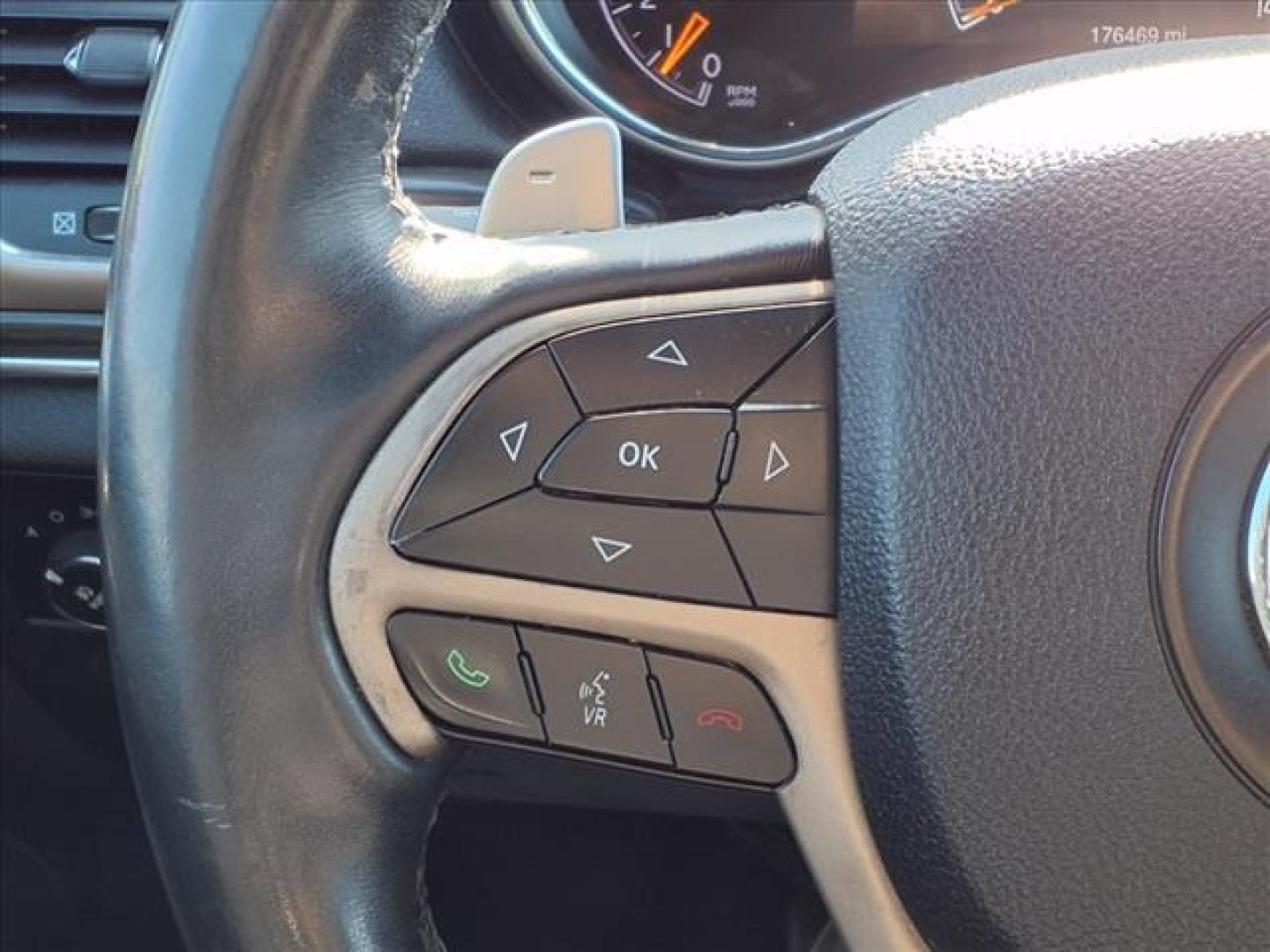 2014 Billet Silver Metallic Clear Coat Psc Jeep Grand Cherokee Overland (1C4RJFCT2EC) with an 5.7L HEMI 5.7L V8 360hp 390ft. lbs. Sequential Multiport Fuel Injection engine, 8-Speed Shiftable Automatic transmission, located at 1401 N. Hobart, Pampa, TX, 79065, (806) 665-9872, 35.549953, -100.975098 - Photo#8