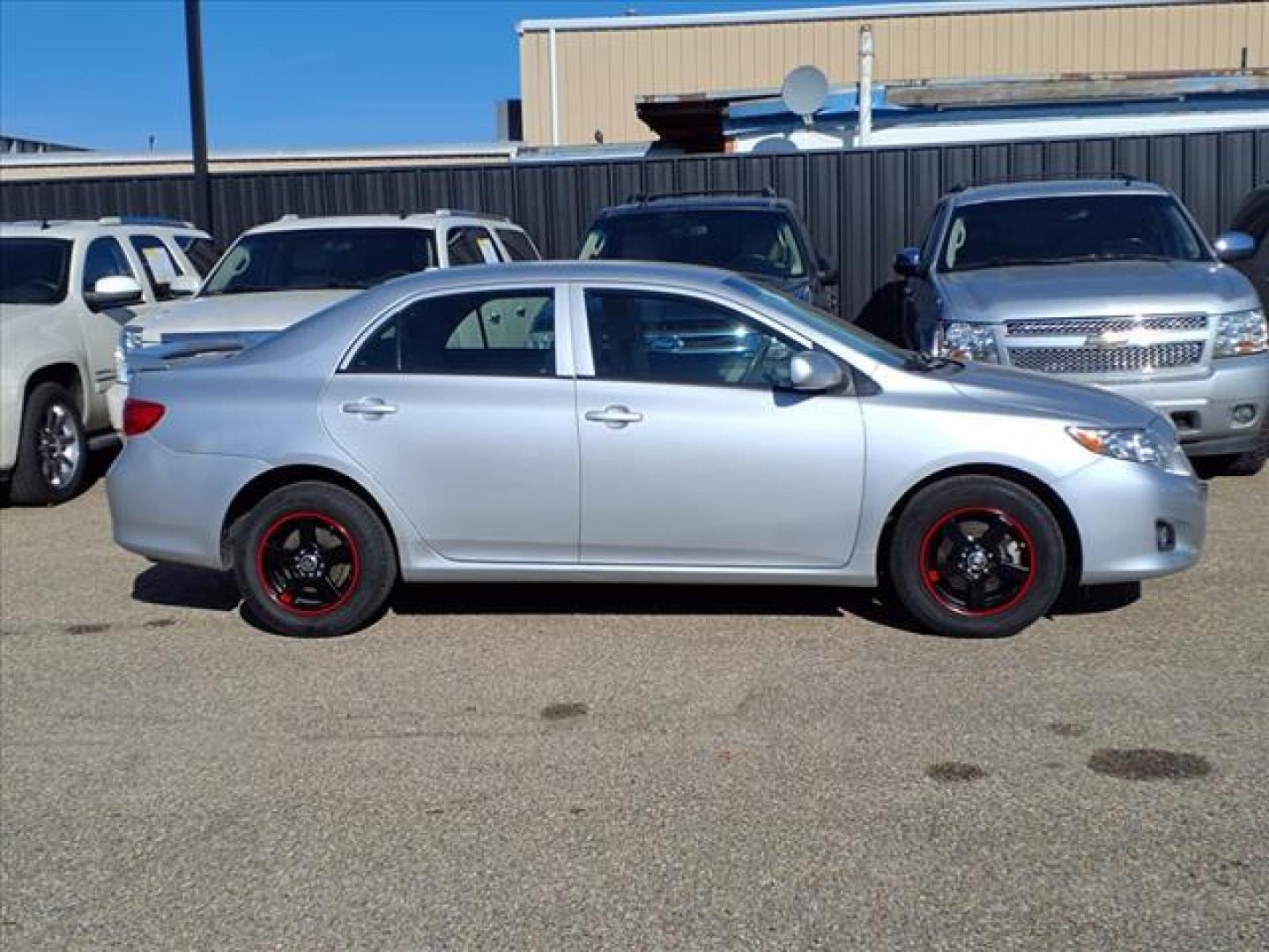 2010 Classic Silver Metallic 1f7 Toyota Corolla LE (2T1BU4EE7AC) with an 1.8L 1.8L I4 132hp 128ft. lbs. Sequential Multiport Fuel Injection engine, 4-Speed Automatic transmission, located at 1401 N. Hobart, Pampa, TX, 79065, (806) 665-9872, 35.549953, -100.975098 - Photo#2