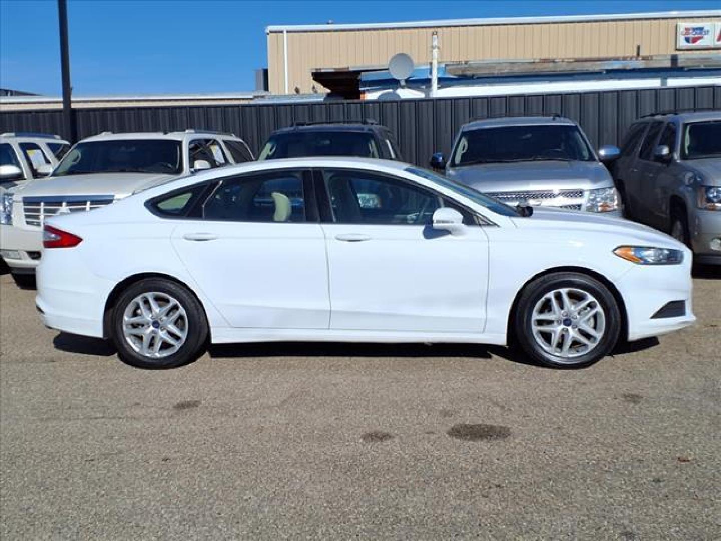 2016 Oxford White Yz Ford Fusion SE (3FA6P0H73GR) with an 2.5L 2.5L I4 175hp 175ft. lbs. Sequential Multiport Fuel Injection engine, 6-Speed Shiftable Automatic transmission, located at 1401 N. Hobart, Pampa, TX, 79065, (806) 665-9872, 35.549953, -100.975098 - Photo#2