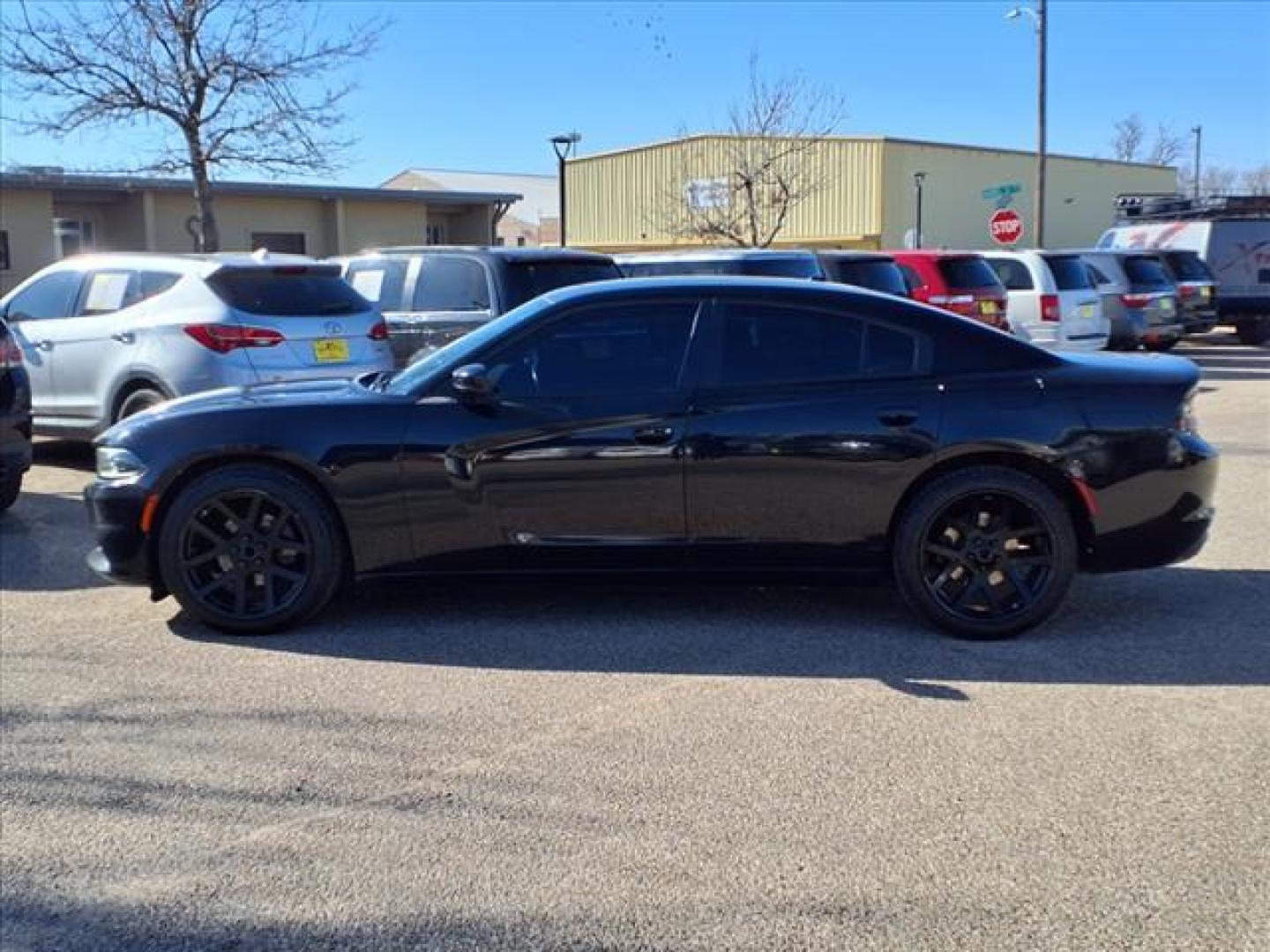 2015 Pitch Black Clear Coat Px8 Dodge Charger SE (2C3CDXBGXFH) with an 3.6L Pentastar 3.6L V6 292hp 260ft. lbs. Sequential Multiport Fuel Injection engine, 8-Speed Shiftable Automatic transmission, located at 1401 N. Hobart, Pampa, TX, 79065, (806) 665-9872, 35.549953, -100.975098 - Photo#4