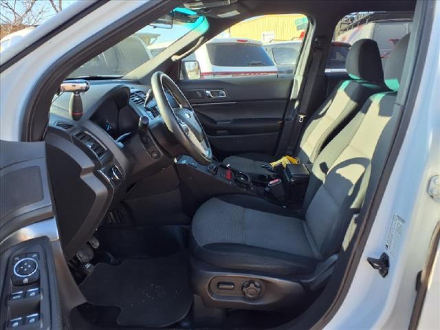 2015 Oxford White Yz Ford Explorer Police Interceptor Utility (1FM5K8AR1FG) with an 3.7L 3.7L V6 304hp 279ft. lbs. Sequential Multiport Fuel Injection engine, 6-Speed Automatic transmission, located at 1401 N. Hobart, Pampa, TX, 79065, (806) 665-9872, 35.549953, -100.975098 - Photo#11