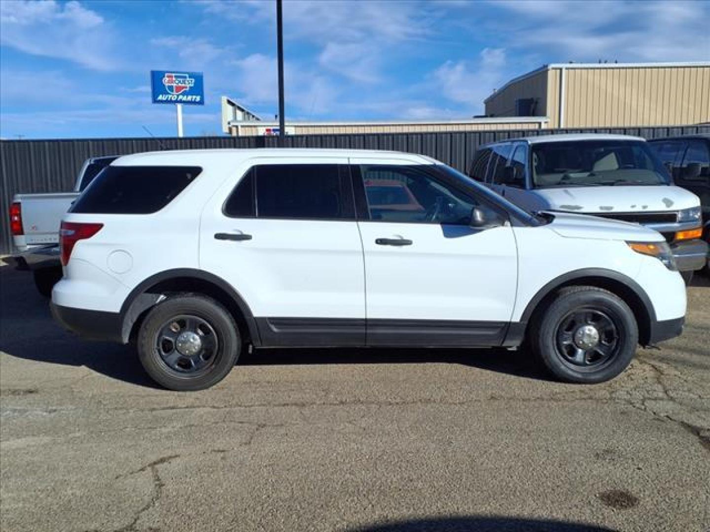 2015 Oxford White Yz Ford Explorer Police Interceptor Utility (1FM5K8AR1FG) with an 3.7L 3.7L V6 304hp 279ft. lbs. Sequential Multiport Fuel Injection engine, 6-Speed Automatic transmission, located at 1401 N. Hobart, Pampa, TX, 79065, (806) 665-9872, 35.549953, -100.975098 - Photo#2