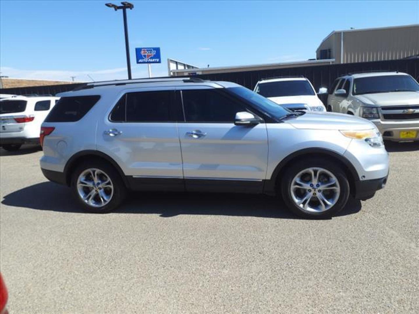 2011 Ingot Silver Metallic Ford Explorer Limited (1FMHK7F86BG) with an 3.5L 3.5L V6 290hp 255ft. lbs. Sequential Multiport Fuel Injection engine, 6-Speed Shiftable Automatic transmission, located at 1401 N. Hobart, Pampa, TX, 79065, (806) 665-9872, 35.549953, -100.975098 - Photo#2