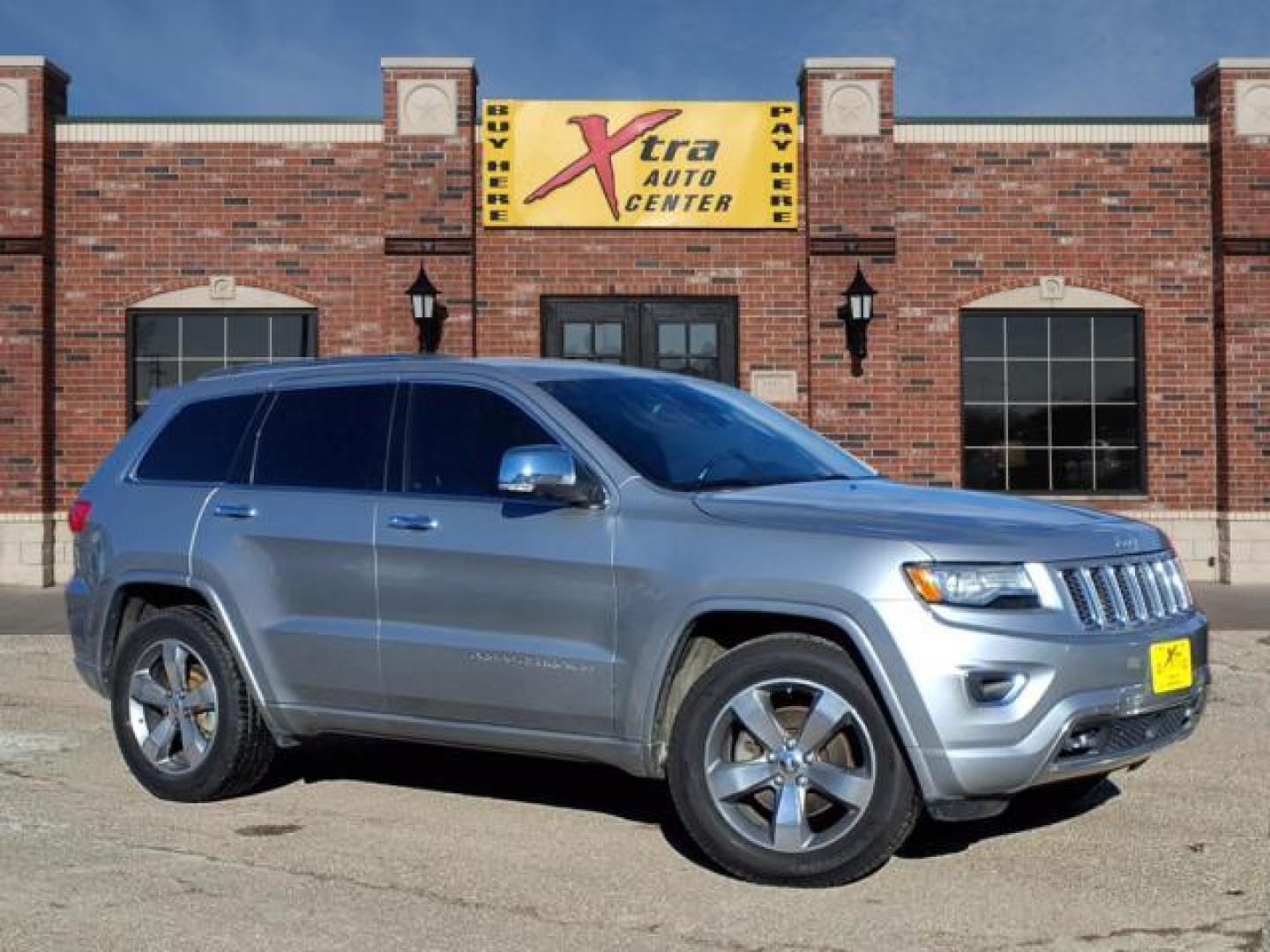 2014 Billet Silver Metallic Clear Coat Psc Jeep Grand Cherokee Overland (1C4RJFCT2EC) with an 5.7L HEMI 5.7L V8 360hp 390ft. lbs. Sequential Multiport Fuel Injection engine, 8-Speed Shiftable Automatic transmission, located at 1401 N. Hobart, Pampa, TX, 79065, (806) 665-9872, 35.549953, -100.975098 - Photo#0