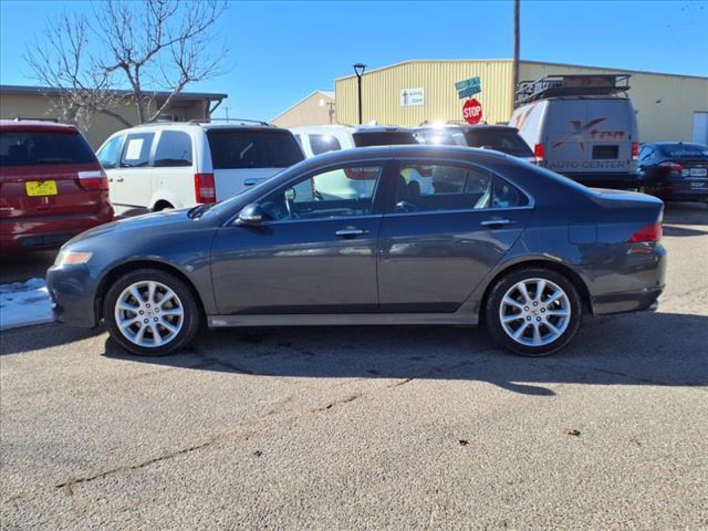 2006 Carbon Gray Pearl Nh-658p Acura TSX w/Navi (JH4CL96986C) with an 2.4L 2L NA I4 double overhead cam (DOHC) 16V Fuel Injected engine, 5-Speed Shiftable Automatic transmission, located at 1401 N. Hobart, Pampa, TX, 79065, (806) 665-9872, 35.549953, -100.975098 - Photo#4