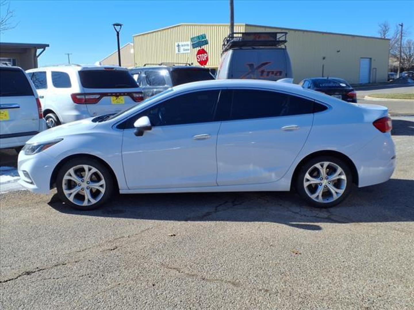 2017 Summit White Gaz Chevrolet Cruze Premier Auto (1G1BF5SM8H7) with an 1.4L 1.4L Turbo I4 153hp 177ft. lbs. Direct Injection engine, 6-Speed Shiftable Automatic transmission, located at 1401 N. Hobart, Pampa, TX, 79065, (806) 665-9872, 35.549953, -100.975098 - Photo#4