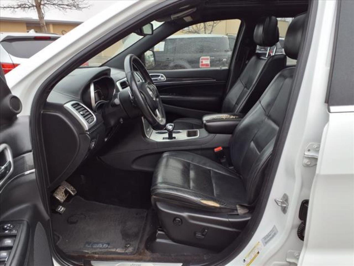 2015 Bright White Clear Coat Pw7 Jeep Grand Cherokee Overland (1C4RJECG1FC) with an 3.6L 3.6L V6 290hp 260ft. lbs. Sequential Multiport Fuel Injection engine, 8-Speed Shiftable Automatic transmission, located at 1401 N. Hobart, Pampa, TX, 79065, (806) 665-9872, 35.549953, -100.975098 - Photo#12