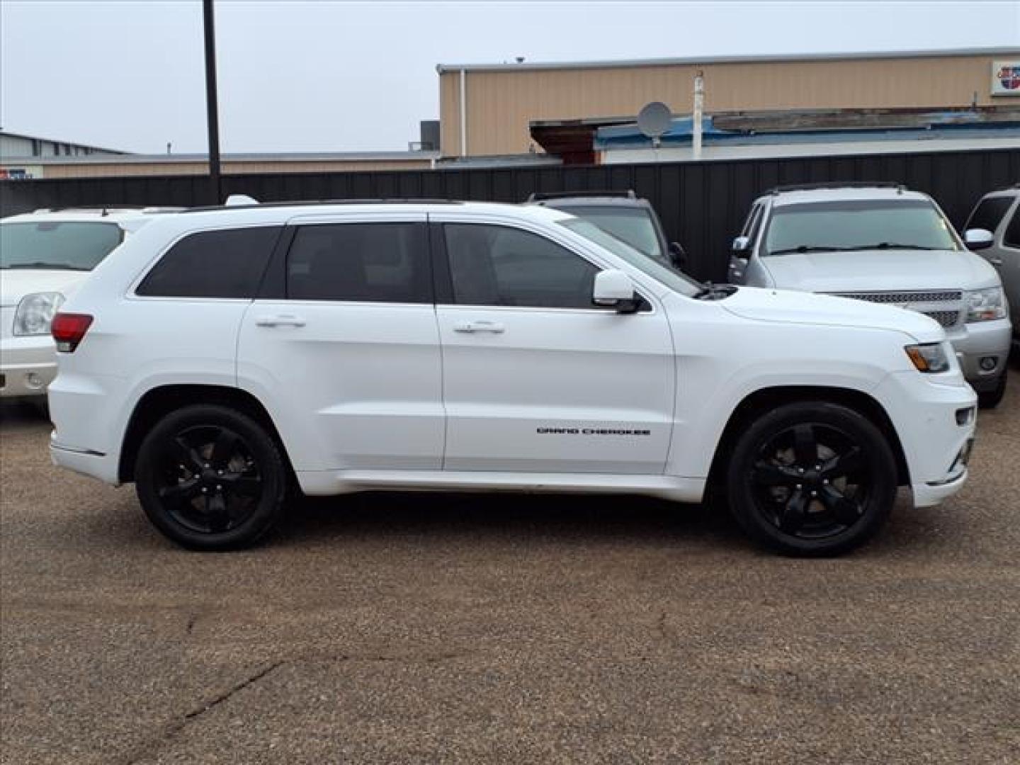 2015 Bright White Clear Coat Pw7 Jeep Grand Cherokee Overland (1C4RJECG1FC) with an 3.6L 3.6L V6 290hp 260ft. lbs. Sequential Multiport Fuel Injection engine, 8-Speed Shiftable Automatic transmission, located at 1401 N. Hobart, Pampa, TX, 79065, (806) 665-9872, 35.549953, -100.975098 - Photo#2