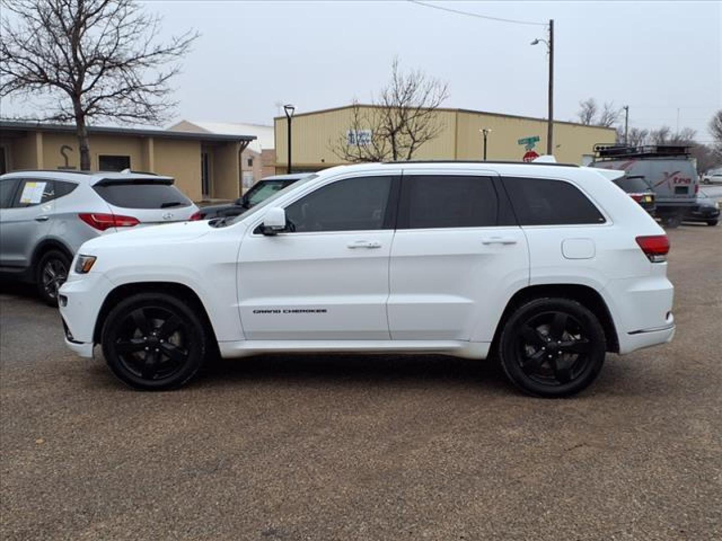 2015 Bright White Clear Coat Pw7 Jeep Grand Cherokee Overland (1C4RJECG1FC) with an 3.6L 3.6L V6 290hp 260ft. lbs. Sequential Multiport Fuel Injection engine, 8-Speed Shiftable Automatic transmission, located at 1401 N. Hobart, Pampa, TX, 79065, (806) 665-9872, 35.549953, -100.975098 - Photo#4