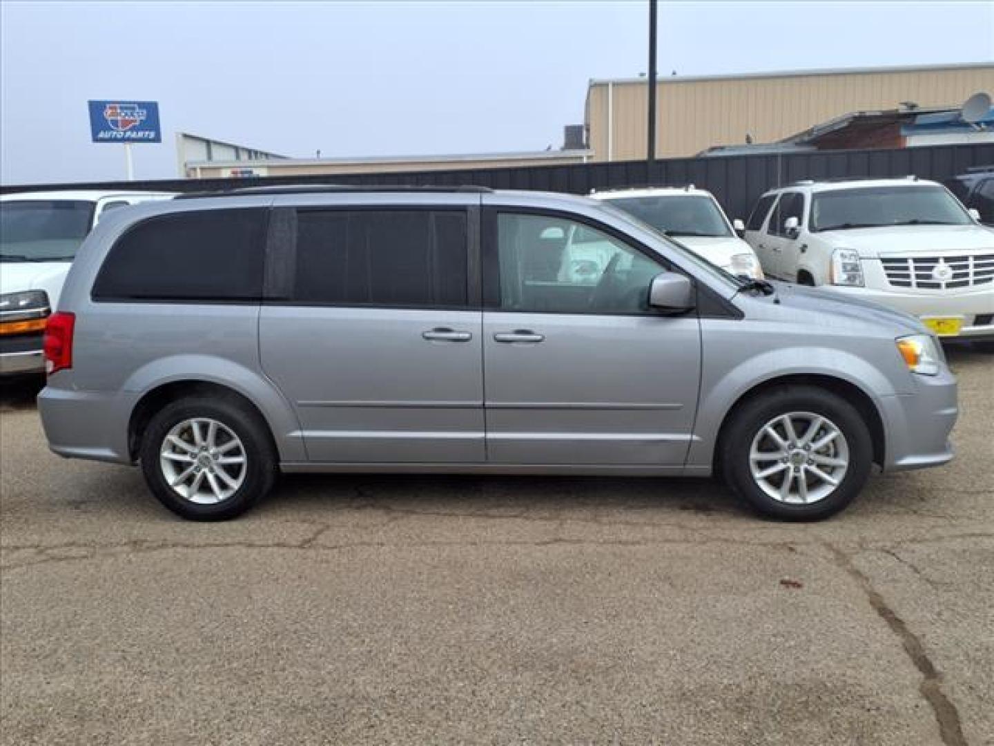 2015 Billet Silver Metallic Clear Coat Psc Dodge Grand Caravan SXT (2C4RDGCG2FR) with an 3.6L Pentastar 3.6L Flex Fuel V6 283hp 260ft. lbs. Sequential Multiport Fuel Injection engine, 6-Speed Shiftable Automatic transmission, located at 1401 N. Hobart, Pampa, TX, 79065, (806) 665-9872, 35.549953, -100.975098 - Photo#2