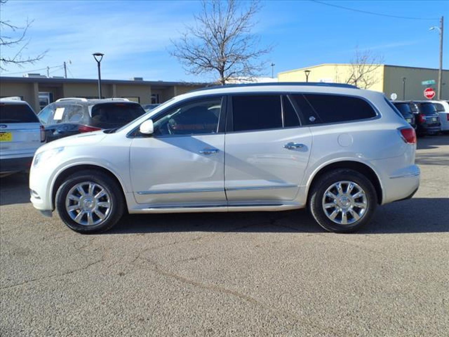 2013 White Buick Enclave Premium (5GAKRDKD1DJ) with an 3.6L 6 Cylinder Fuel Injected engine, Automatic transmission, located at 1401 N. Hobart, Pampa, TX, 79065, (806) 665-9872, 35.549953, -100.975098 - Photo#4