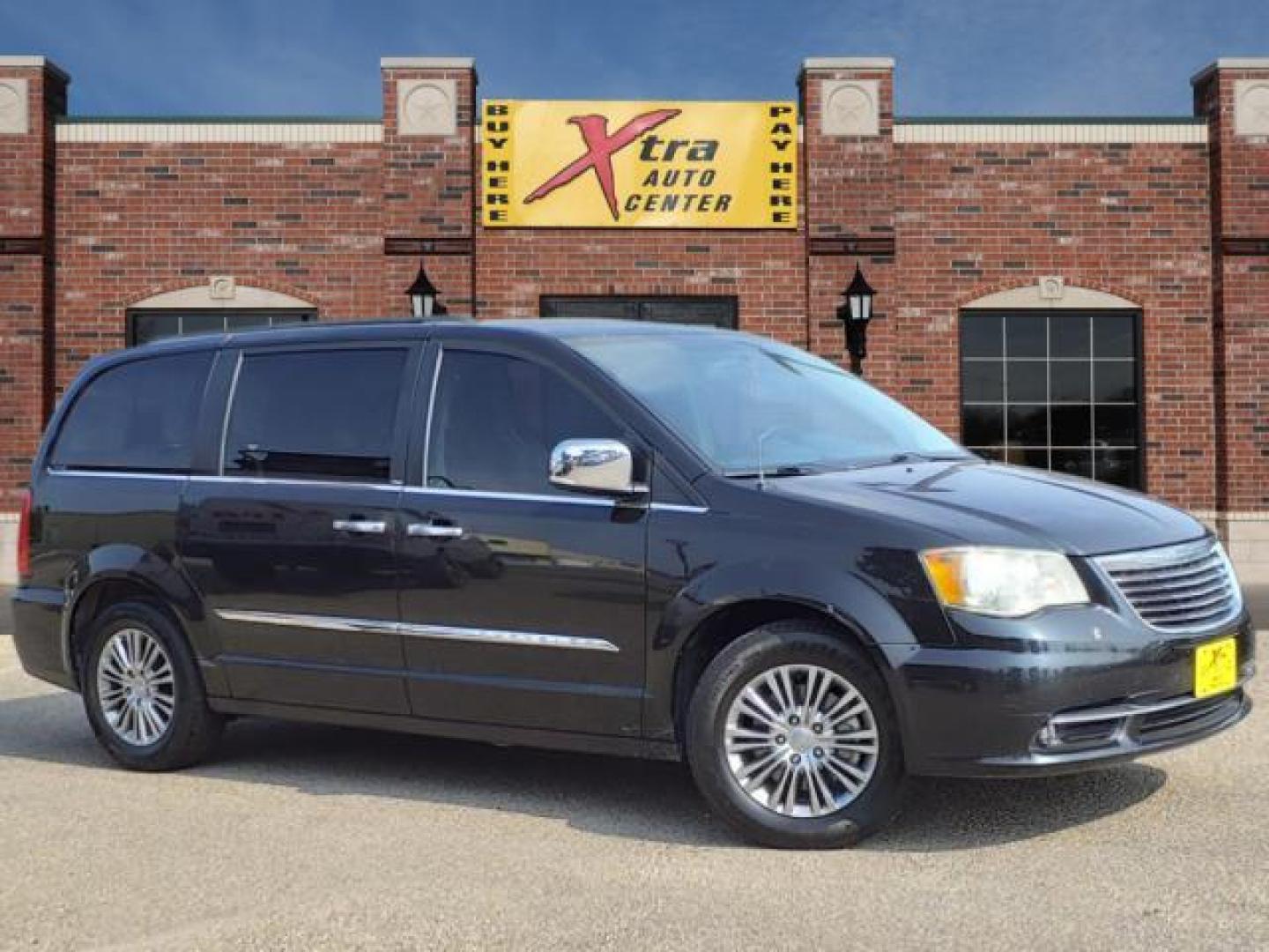 2014 Brilliant Black Crystal Pearl Coat Chrysler Town and Country Touring-L (2C4RC1CG3ER) with an Pentastar 3.6L Flex Fuel V6 283hp 260ft. lbs. Fuel Injected engine, 6-Speed Shiftable Automatic transmission, located at 1401 N. Hobart, Pampa, TX, 79065, (806) 665-9872, 35.549953, -100.975098 - Photo#0