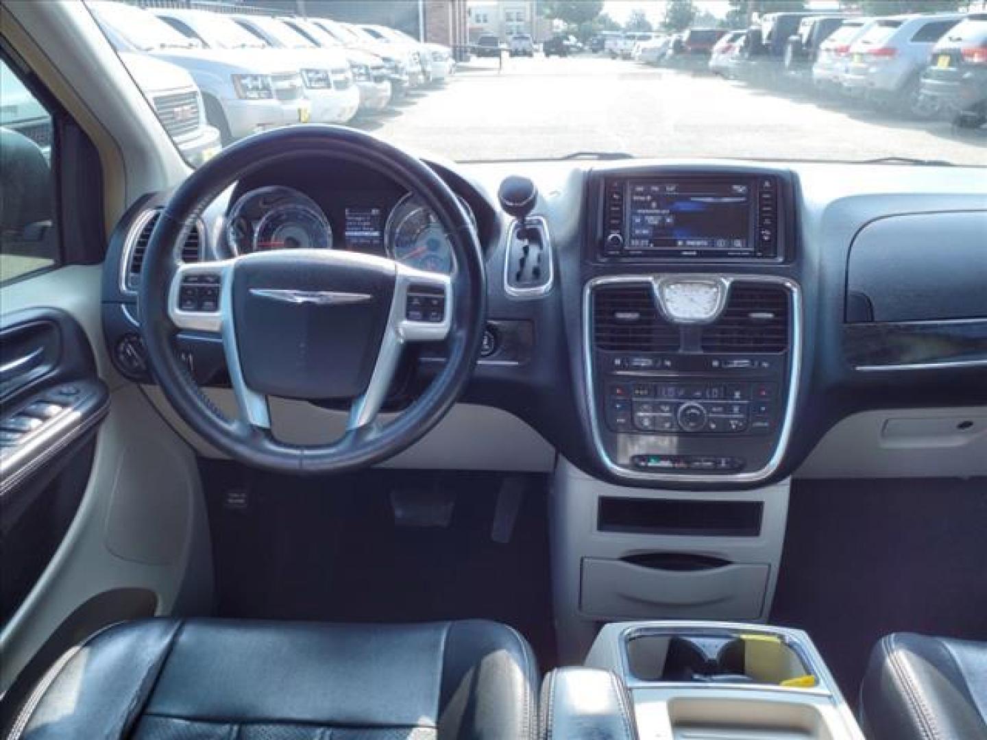 2014 Brilliant Black Crystal Pearl Coat Chrysler Town and Country Touring-L (2C4RC1CG3ER) with an Pentastar 3.6L Flex Fuel V6 283hp 260ft. lbs. Fuel Injected engine, 6-Speed Shiftable Automatic transmission, located at 1401 N. Hobart, Pampa, TX, 79065, (806) 665-9872, 35.549953, -100.975098 - Photo#9