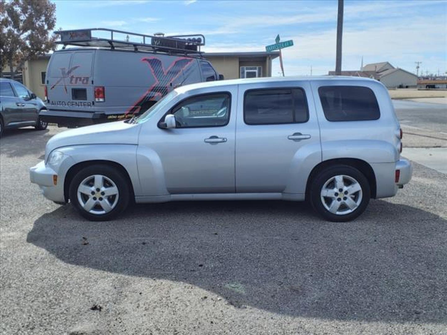 2011 Silver Ice Metallic Gan Chevrolet HHR LT (3GNBABFW6BS) with an 2.2L ECOTEC 2.2L Flex Fuel I4 155hp 150ft. lbs. Fuel Injected engine, 4-Speed Automatic transmission, located at 1401 N. Hobart, Pampa, TX, 79065, (806) 665-9872, 35.549953, -100.975098 - Photo#4