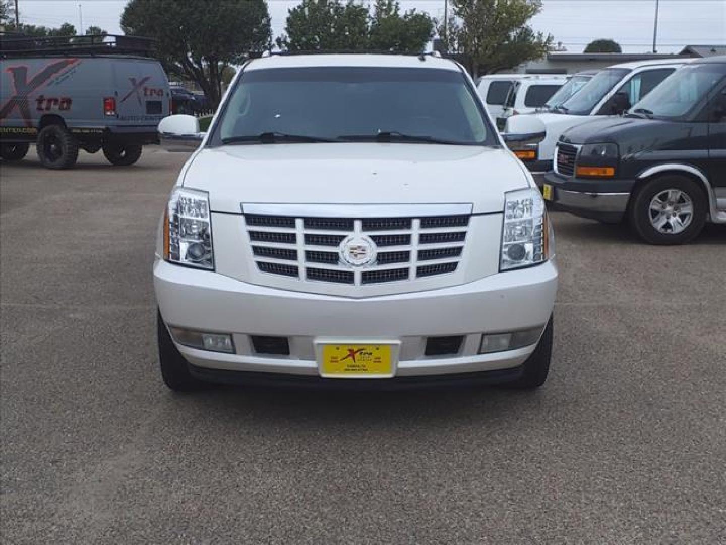 2011 White Diamond Tricoat Cadillac Escalade ESV Premium (1GYS4JEF1BR) with an 6.2L 6.2L Flex Fuel V8 403hp 417ft. lbs. Sequential-Port F.I. engine, 6-Speed Shiftable Automatic transmission, located at 1401 N. Hobart, Pampa, TX, 79065, (806) 665-9872, 35.549953, -100.975098 - Photo#1