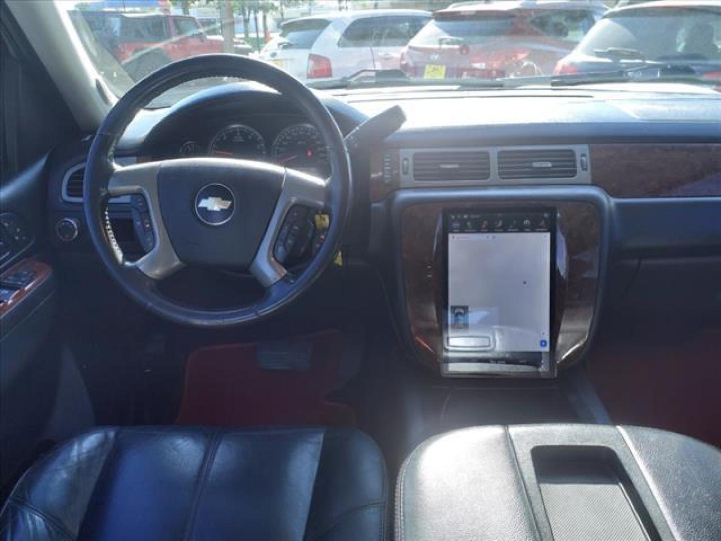 2011 Sheer Silver Metallic Chevrolet Tahoe LT (1GNSCBE02BR) with an 5.3L Vortec Iron Block 5.3L Flex Fuel V8 320hp 335ft. lbs. Sequential-Port F.I. engine, 6-Speed Shiftable Automatic transmission, located at 1401 N. Hobart, Pampa, TX, 79065, (806) 665-9872, 35.549953, -100.975098 - Photo#11