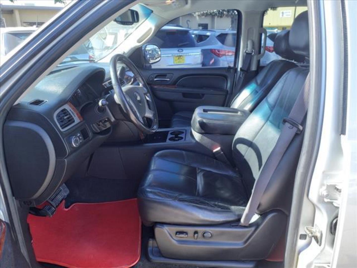 2011 Sheer Silver Metallic Chevrolet Tahoe LT (1GNSCBE02BR) with an 5.3L Vortec Iron Block 5.3L Flex Fuel V8 320hp 335ft. lbs. Sequential-Port F.I. engine, 6-Speed Shiftable Automatic transmission, located at 1401 N. Hobart, Pampa, TX, 79065, (806) 665-9872, 35.549953, -100.975098 - Photo#12