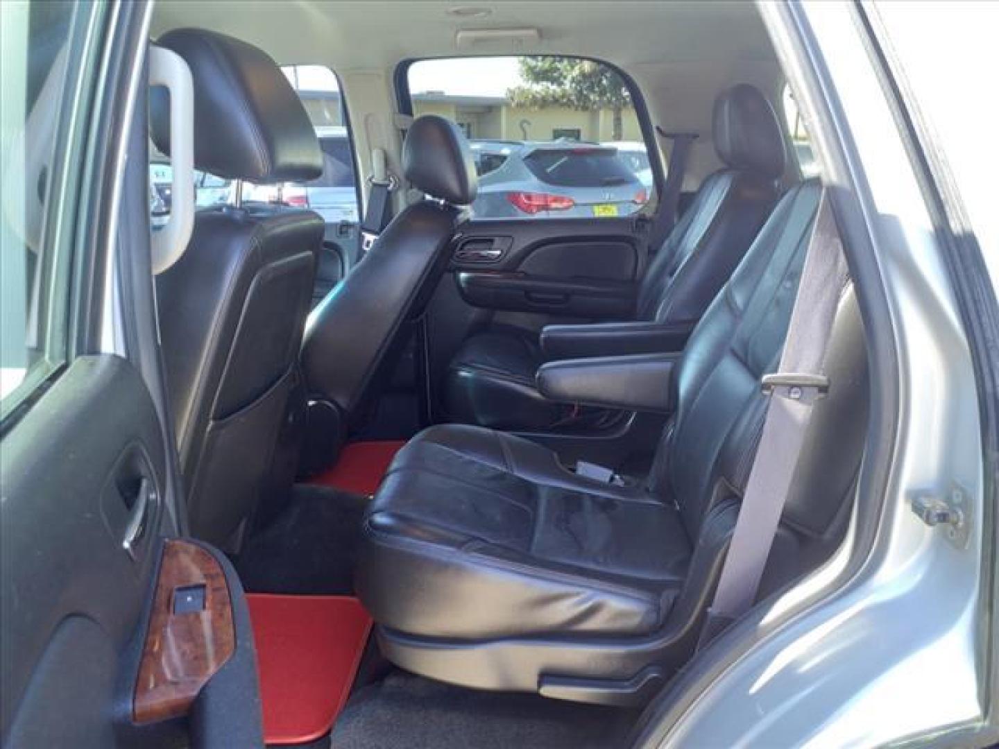 2011 Sheer Silver Metallic Chevrolet Tahoe LT (1GNSCBE02BR) with an 5.3L Vortec Iron Block 5.3L Flex Fuel V8 320hp 335ft. lbs. Sequential-Port F.I. engine, 6-Speed Shiftable Automatic transmission, located at 1401 N. Hobart, Pampa, TX, 79065, (806) 665-9872, 35.549953, -100.975098 - Photo#13