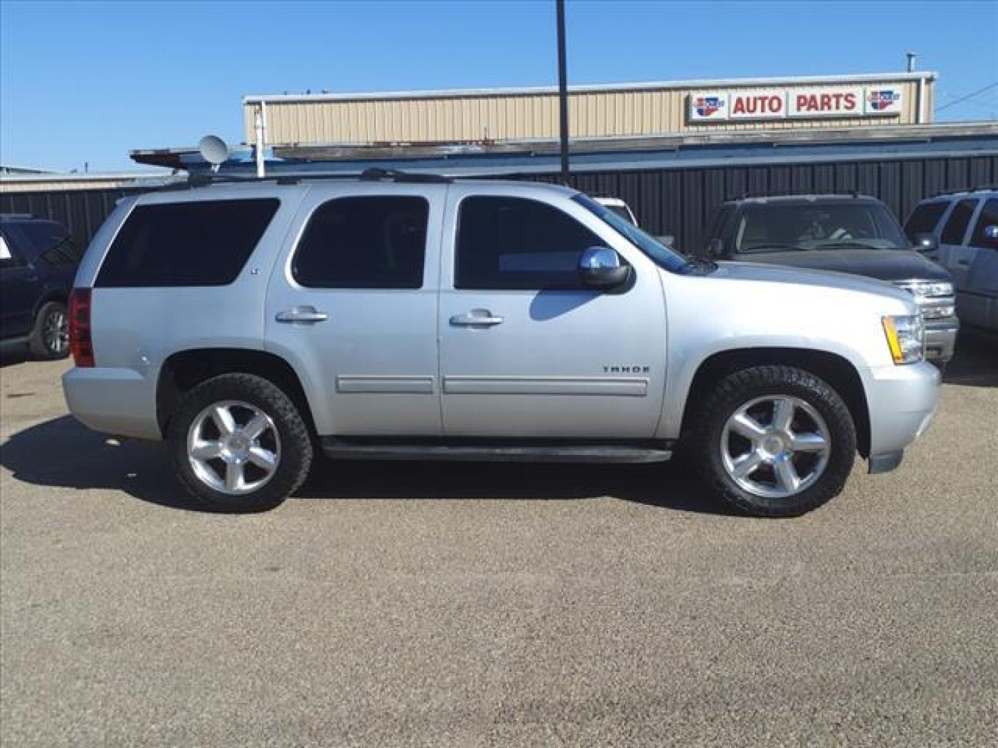 2011 Sheer Silver Metallic Chevrolet Tahoe LT (1GNSCBE02BR) with an 5.3L Vortec Iron Block 5.3L Flex Fuel V8 320hp 335ft. lbs. Sequential-Port F.I. engine, 6-Speed Shiftable Automatic transmission, located at 1401 N. Hobart, Pampa, TX, 79065, (806) 665-9872, 35.549953, -100.975098 - Photo#2