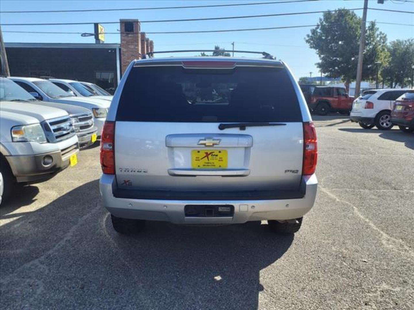 2011 Sheer Silver Metallic Chevrolet Tahoe LT (1GNSCBE02BR) with an 5.3L Vortec Iron Block 5.3L Flex Fuel V8 320hp 335ft. lbs. Sequential-Port F.I. engine, 6-Speed Shiftable Automatic transmission, located at 1401 N. Hobart, Pampa, TX, 79065, (806) 665-9872, 35.549953, -100.975098 - Photo#3