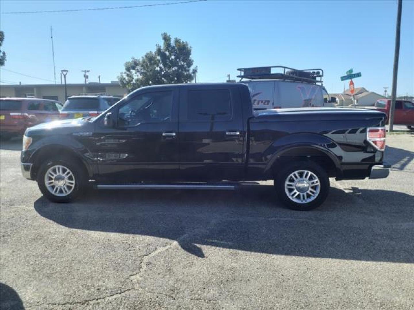 2013 Tuxedo Black Metallic Ford F-150 Lariat (1FTFW1CF7DK) with an 5.0L 5.0L Flex Fuel V8 360hp 380ft. lbs. Sequential Multiport Fuel Injection engine, 6-Speed Shiftable Automatic transmission, located at 1401 N. Hobart, Pampa, TX, 79065, (806) 665-9872, 35.549953, -100.975098 - Photo#4