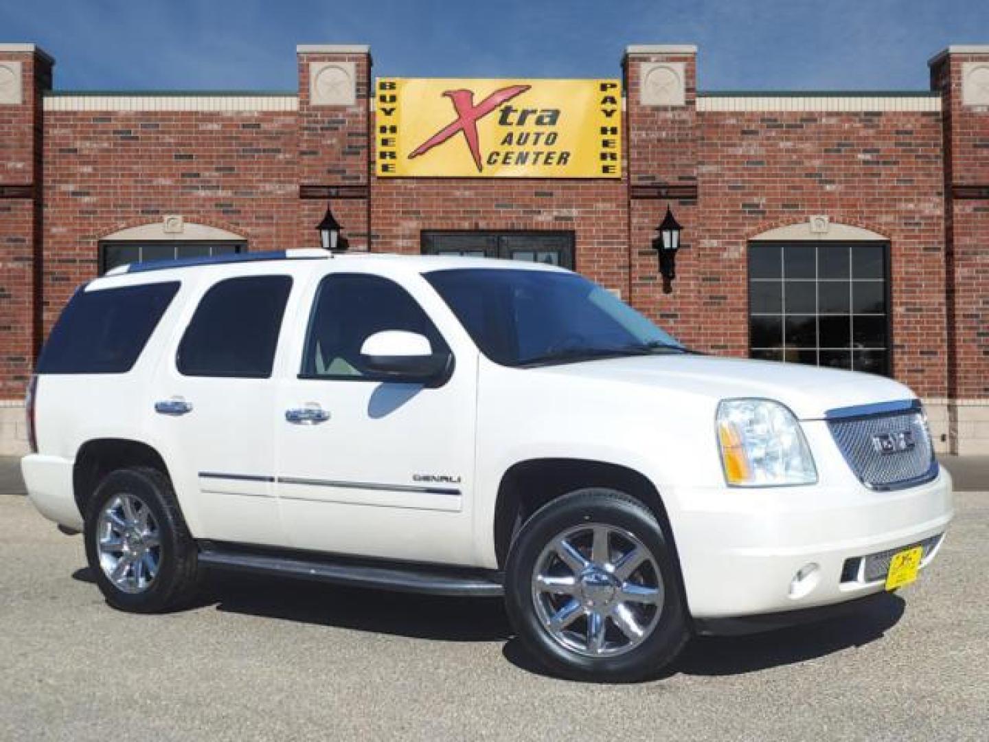 2013 White Diamond Tricoat GMC Yukon Denali (1GKS2EEFXDR) with an 6.2L Vortec 6.2L Flex Fuel V8 403hp 417ft. lbs. Sequential-Port F.I. engine, 6-Speed Shiftable Automatic transmission, located at 1401 N. Hobart, Pampa, TX, 79065, (806) 665-9872, 35.549953, -100.975098 - Photo#0