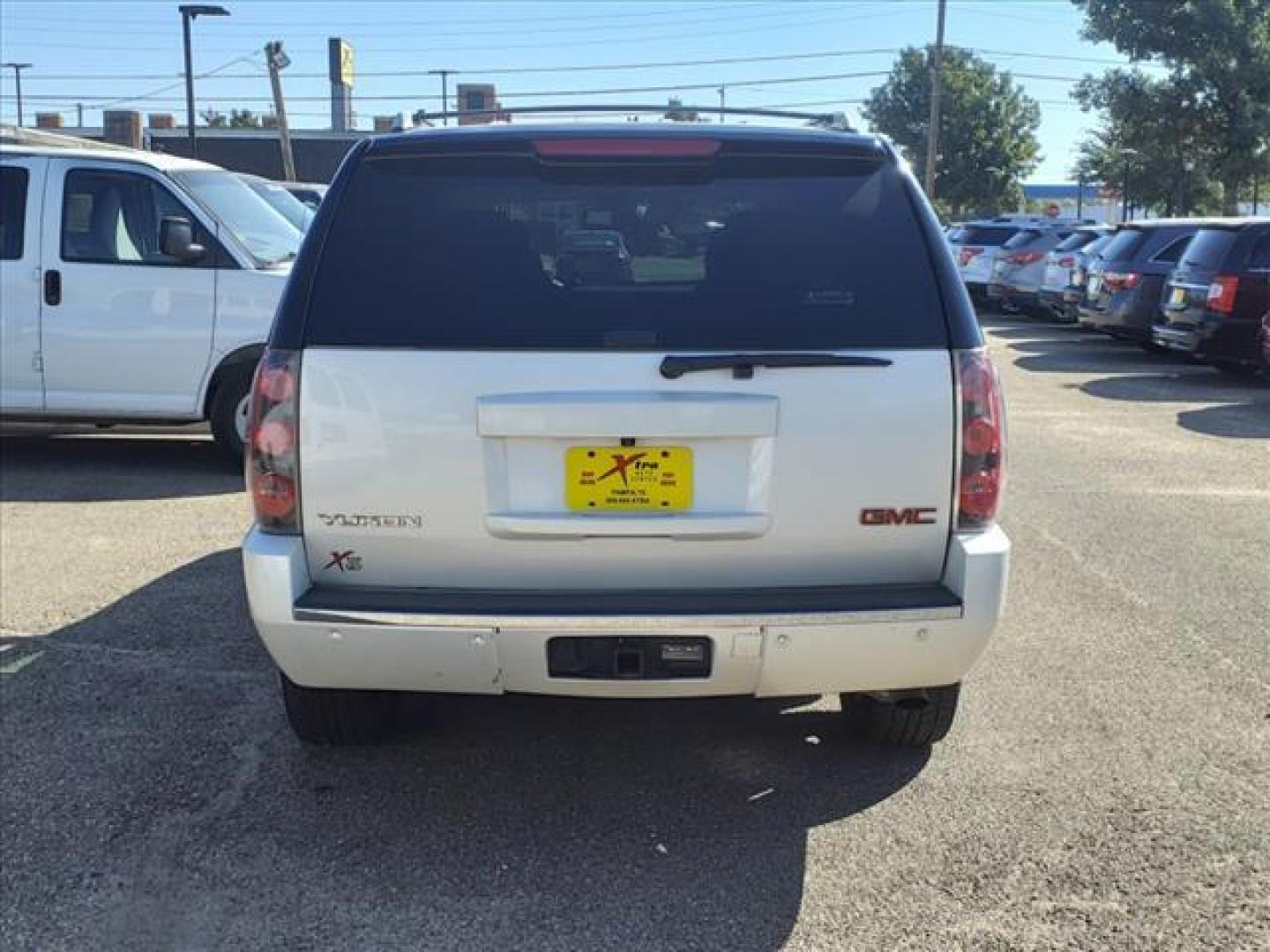 2013 White Diamond Tricoat GMC Yukon Denali (1GKS2EEFXDR) with an 6.2L Vortec 6.2L Flex Fuel V8 403hp 417ft. lbs. Sequential-Port F.I. engine, 6-Speed Shiftable Automatic transmission, located at 1401 N. Hobart, Pampa, TX, 79065, (806) 665-9872, 35.549953, -100.975098 - Photo#3