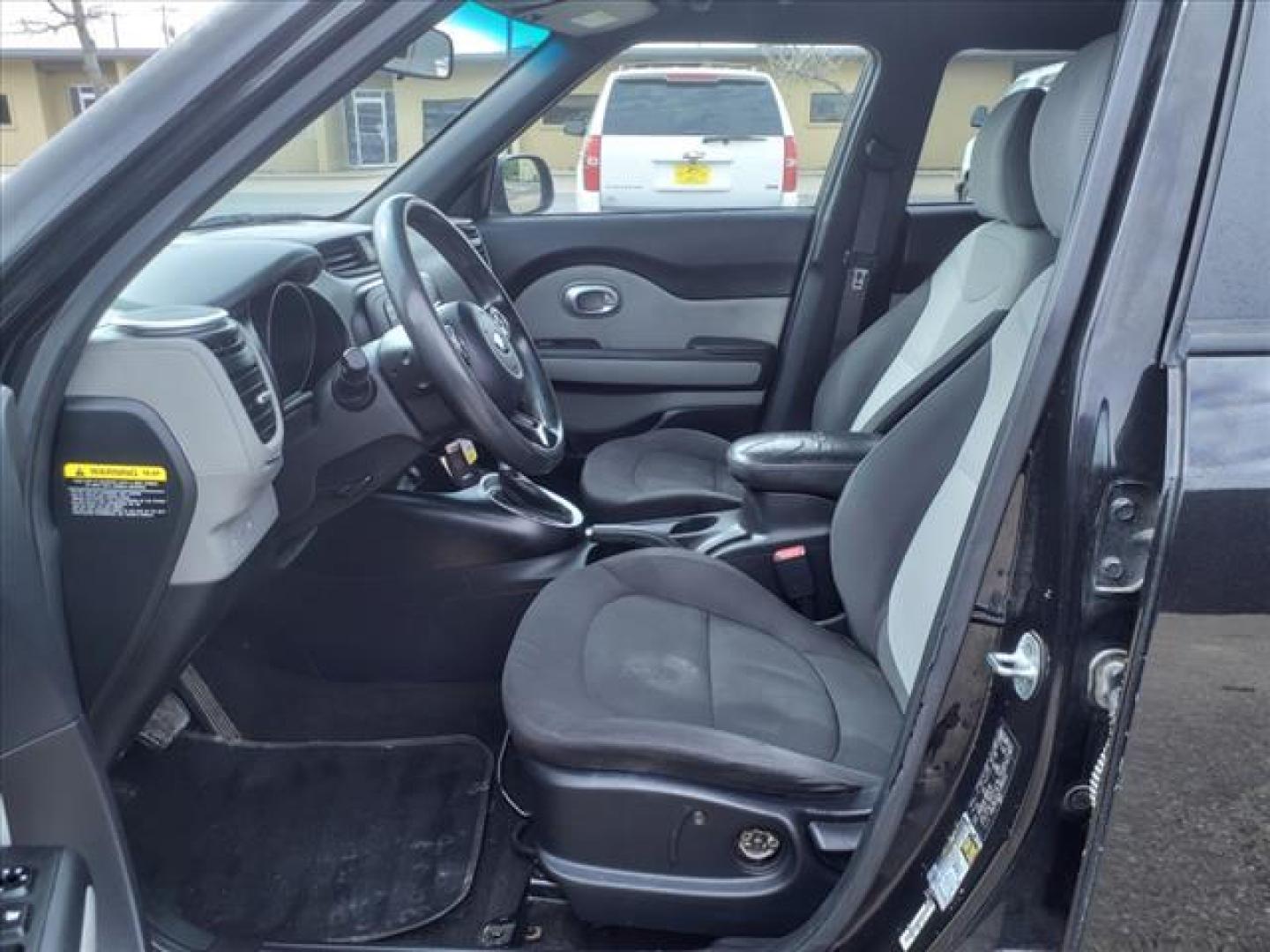 2015 Shadow Black Kia Soul Base (KNDJN2A24F7) with an 1.6L 1.6L I4 130hp 118ft. lbs. Direct Injection engine, 6-Speed Manual transmission, located at 1401 N. Hobart, Pampa, TX, 79065, (806) 665-9872, 35.549953, -100.975098 - Photo#10