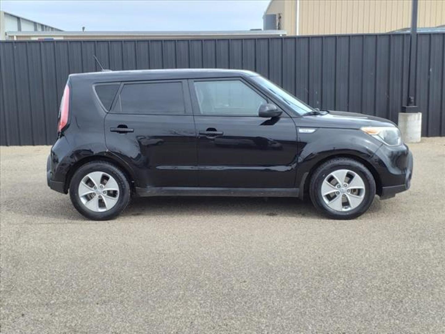 2015 Shadow Black Kia Soul Base (KNDJN2A24F7) with an 1.6L 1.6L I4 130hp 118ft. lbs. Direct Injection engine, 6-Speed Manual transmission, located at 1401 N. Hobart, Pampa, TX, 79065, (806) 665-9872, 35.549953, -100.975098 - Photo#2