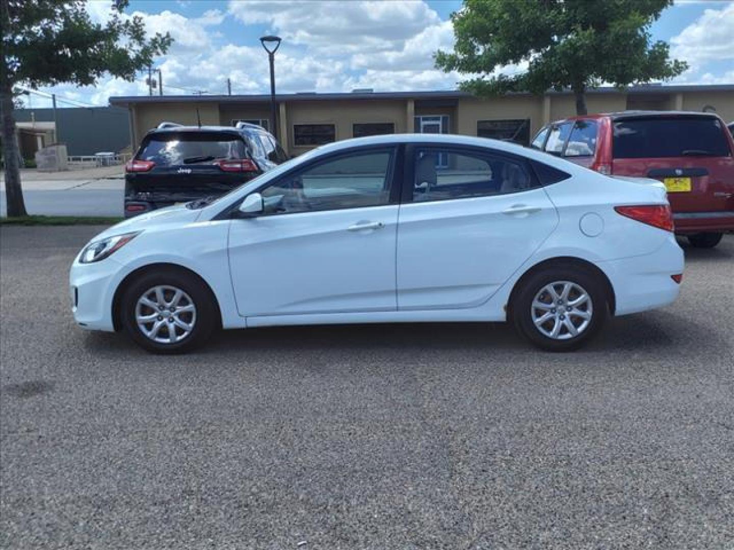 2014 Century White Hyundai ACCENT GLS (KMHCT4AE8EU) with an 1.6L 1.6L I4 138hp 123ft. lbs. Direct Injection engine, 6-Speed Shiftable Automatic transmission, located at 1401 N. Hobart, Pampa, TX, 79065, (806) 665-9872, 35.549953, -100.975098 - Photo#4