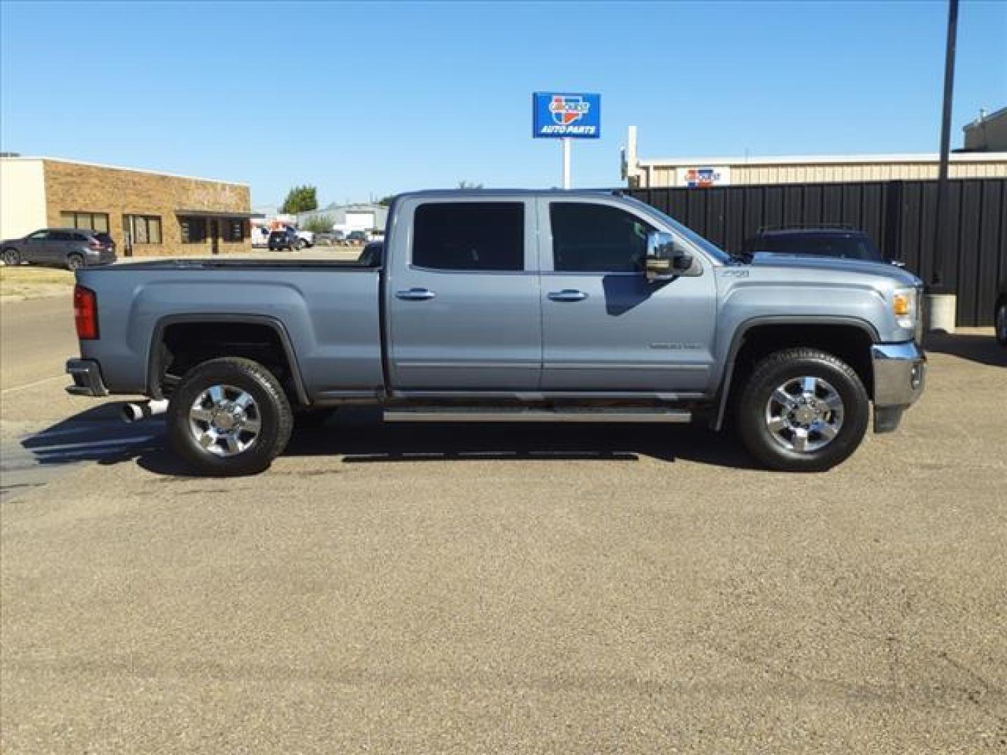 2016 Light Steel Gray Metallic GMC Sierra 2500HD SLT (1GT12TE85GF) with an 6.6L Duramax 6.6L Diesel Turbo V8 397hp 765ft. lbs. Common Rail Direct Injection engine, Allison 1000 6-Speed Shiftable Automatic transmission, located at 1401 N. Hobart, Pampa, TX, 79065, (806) 665-9872, 35.549953, -100.975098 - Photo#2