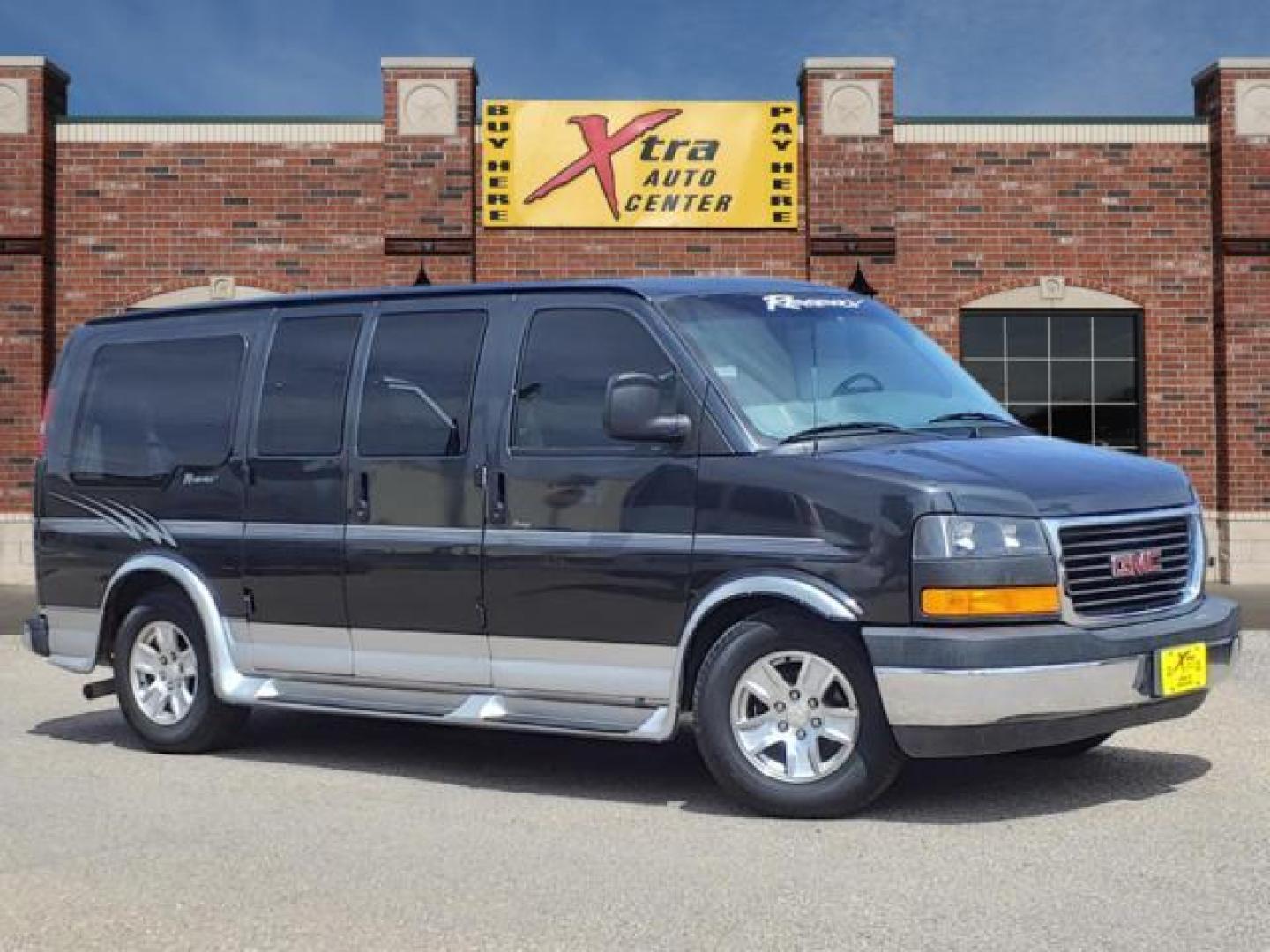 2003 Dk. Gray GMC Savana Passenger 1500 (1GDFG15T131) with an 5.3L 5.3L V8 OHV 16V FI Engine Fuel Injection engine, 4-Speed Automatic transmission, located at 1401 N. Hobart, Pampa, TX, 79065, (806) 665-9872, 35.549953, -100.975098 - Photo#0