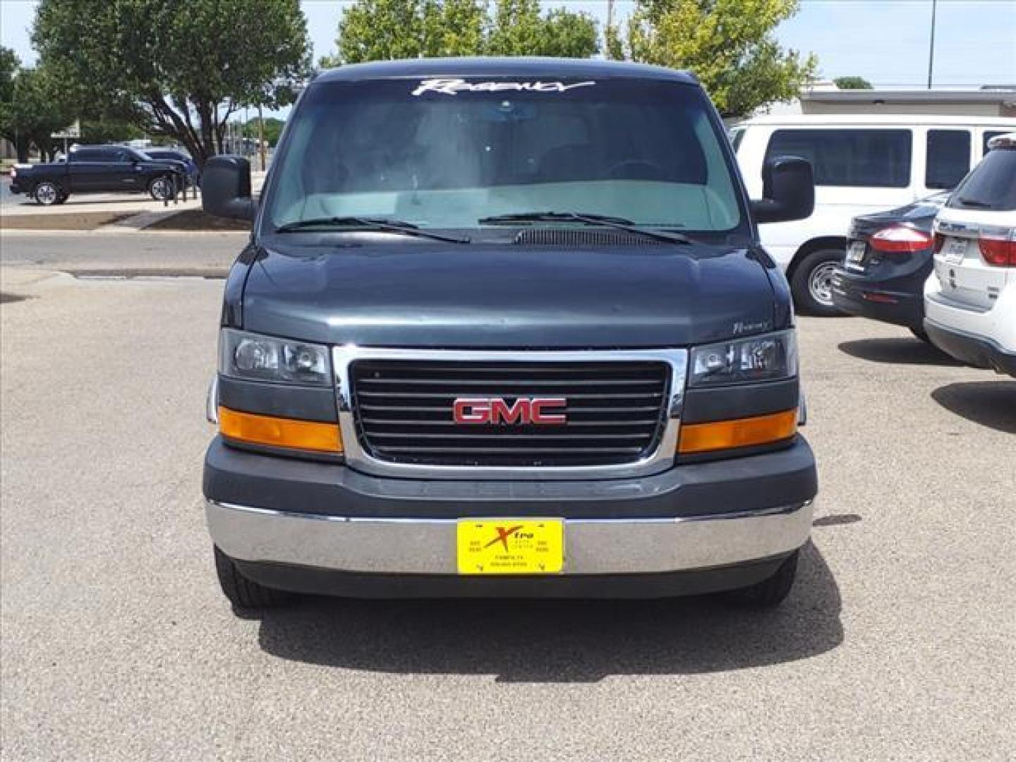 2003 Dk. Gray GMC Savana Passenger 1500 (1GDFG15T131) with an 5.3L 5.3L V8 OHV 16V FI Engine Fuel Injection engine, 4-Speed Automatic transmission, located at 1401 N. Hobart, Pampa, TX, 79065, (806) 665-9872, 35.549953, -100.975098 - Photo#1