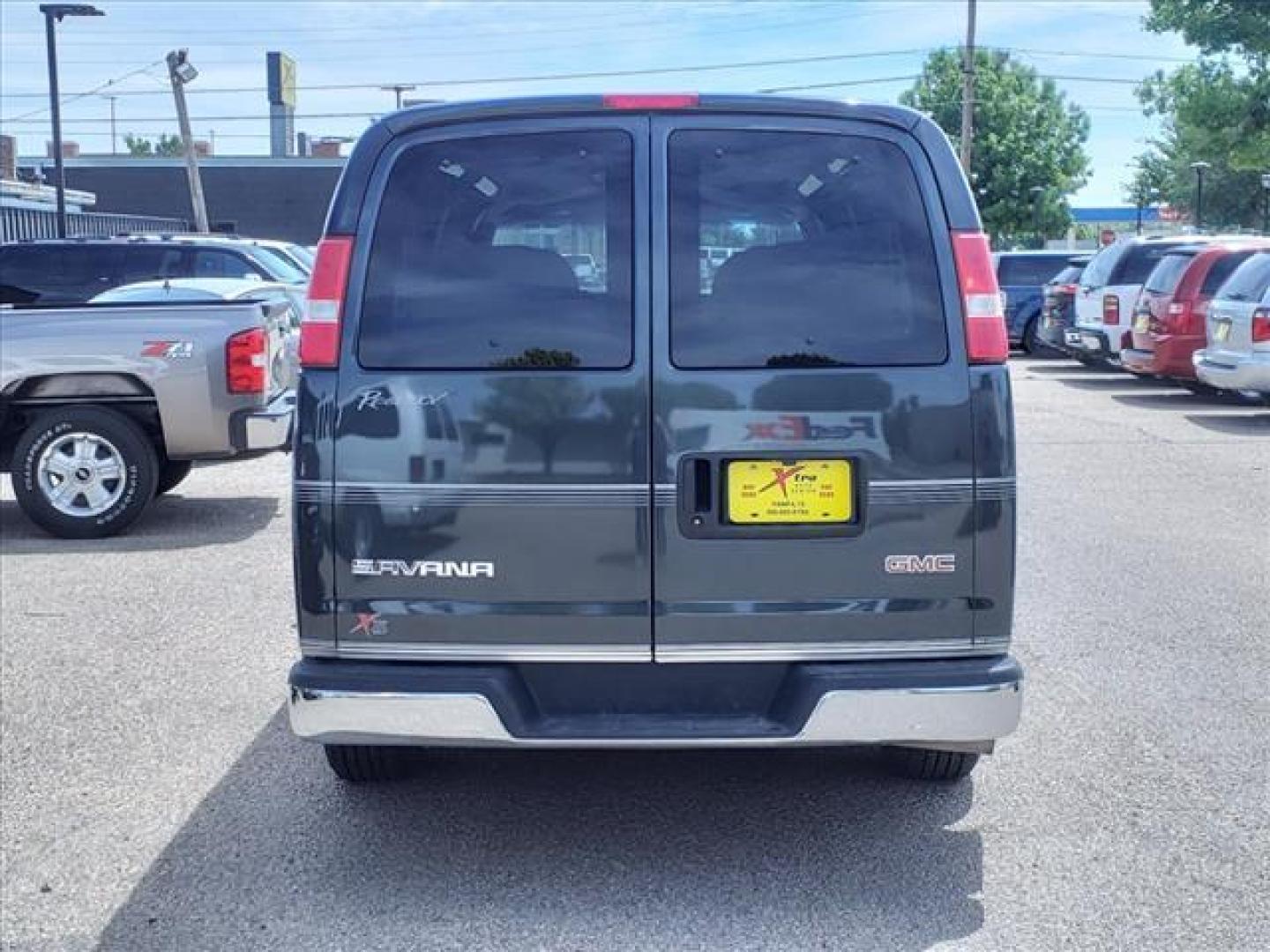 2003 Dk. Gray GMC Savana Passenger 1500 (1GDFG15T131) with an 5.3L 5.3L V8 OHV 16V FI Engine Fuel Injection engine, 4-Speed Automatic transmission, located at 1401 N. Hobart, Pampa, TX, 79065, (806) 665-9872, 35.549953, -100.975098 - Photo#3