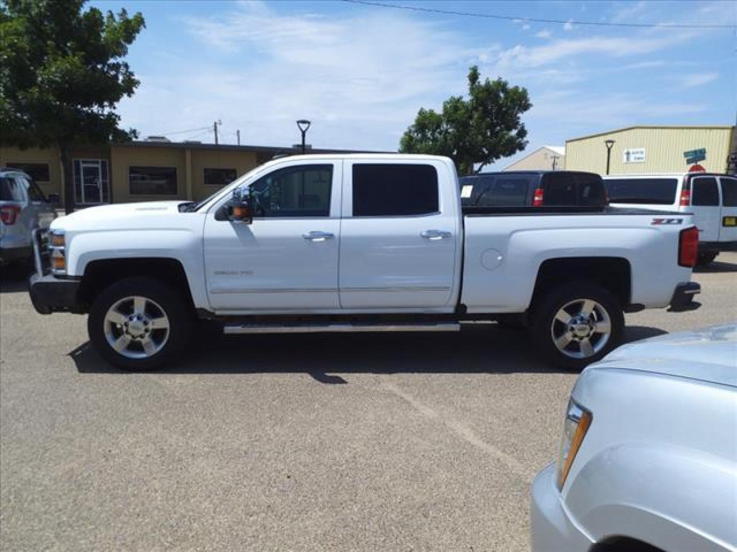 2017 Summit White Chevrolet Silverado 2500HD LTZ (1GC1KWEY7HF) with an 6.6L Duramax 6.6L Biodiesel Turbo V8 445hp 910ft. lbs. Common Rail Direct Injection engine, Allison 1000 6-Speed Shiftable Automatic transmission, located at 1401 N. Hobart, Pampa, TX, 79065, (806) 665-9872, 35.549953, -100.975098 - Photo#4